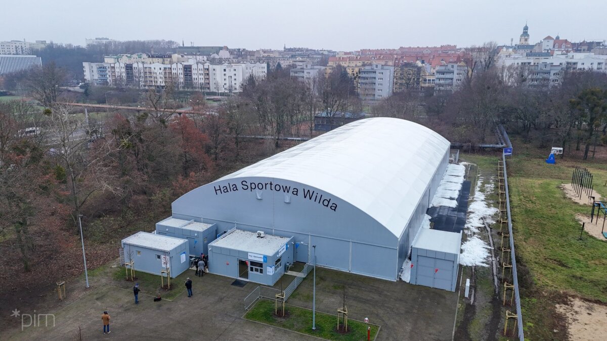 Wakacyjne atrakcje na Wildzie – rolki i badminton w hali sportowej – zdjęcie artykułu z Lubon.net.pl