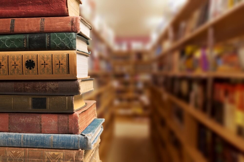 Mariusz Szczygieł w Luboniu: Spotkanie z mistrzem reportażu z okazji 80-lecia Biblioteki – zdjęcie artykułu z Lubon.net.pl