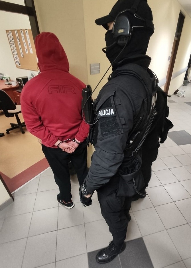 Latami włamywali się do firm na terenie kilku województw. Usłyszeli po 143 zarzuty, straty na miliony złotych – zdjęcie artykułu z Lubon.net.pl