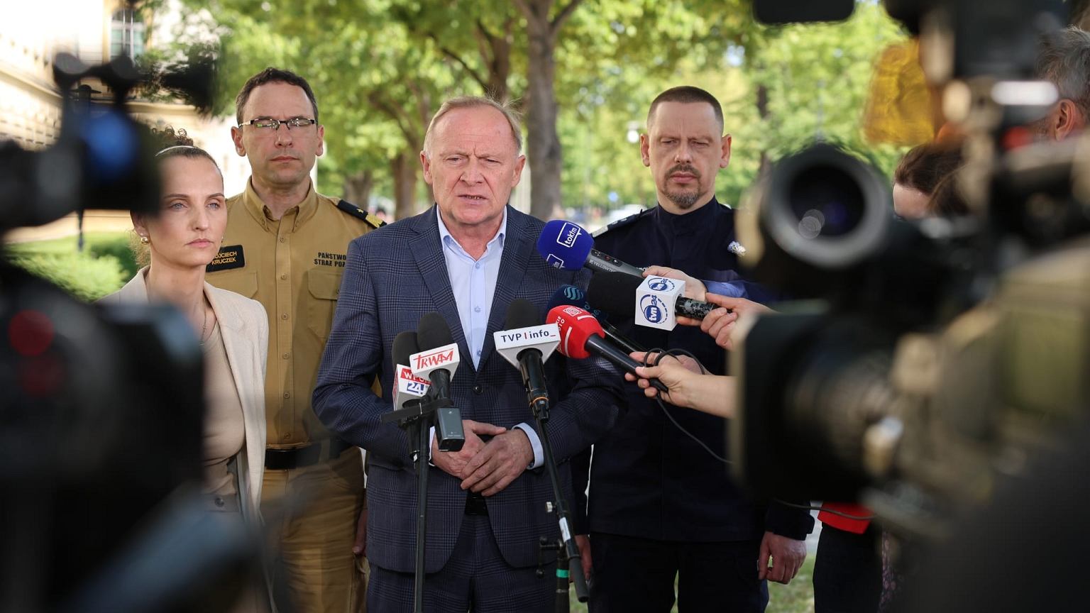 Służby w mieszkaniu rodzinnym Karola Nawrockiego. Wiceszef MSWiA o szczegółach akcji – zdjęcie artykułu z Lubon.net.pl