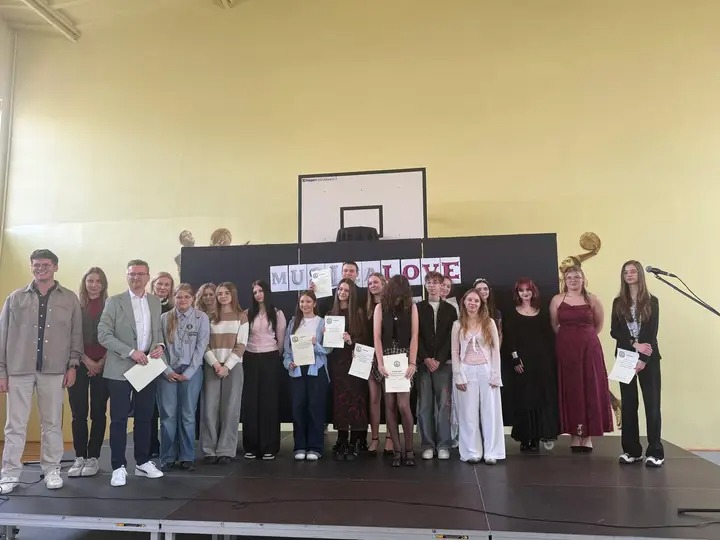 SP3 z Oddziałami Dwujęzycznymi i Dwujęzyczne LO w Luboniu – zdjęcie artykułu z Lubon.net.pl