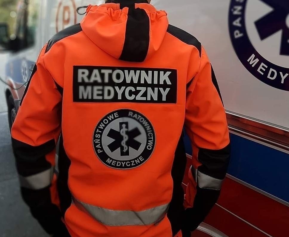 Motocyklista próbował uniknąć zderzenia ze zwierzęciem, które nagle wyskoczyło na drogę. Mężczyzna znalazł się w szpitalu – zdjęcie artykułu z Lubon.net.pl