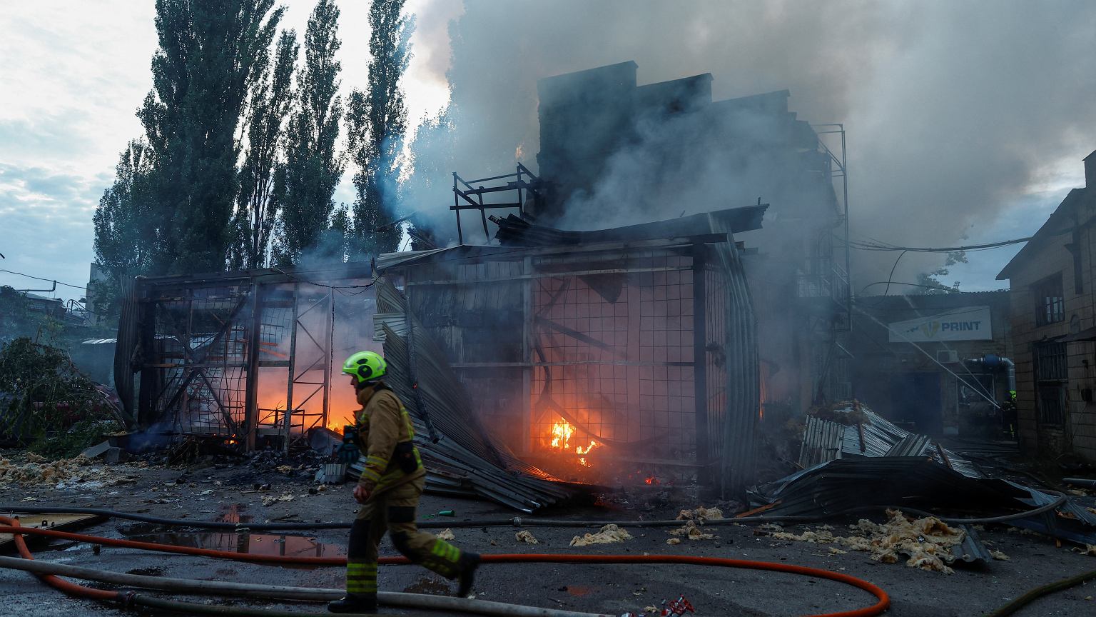 Rosja trafiła w polski zakład w Ukrainie, Sikorski apeluje do prezydenta, Wenecja -faworyt bez Złotych LwĂłw [NA POCZĄTEK DNIA] – zdjęcie artykułu z Lubon.net.pl