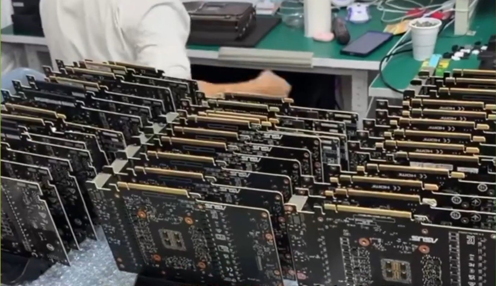 GeForce RTX 5090 znika ze sklepów. W Chinach przerabiają je na akceleratory AI – zdjęcie artykułu z Lubon.net.pl
