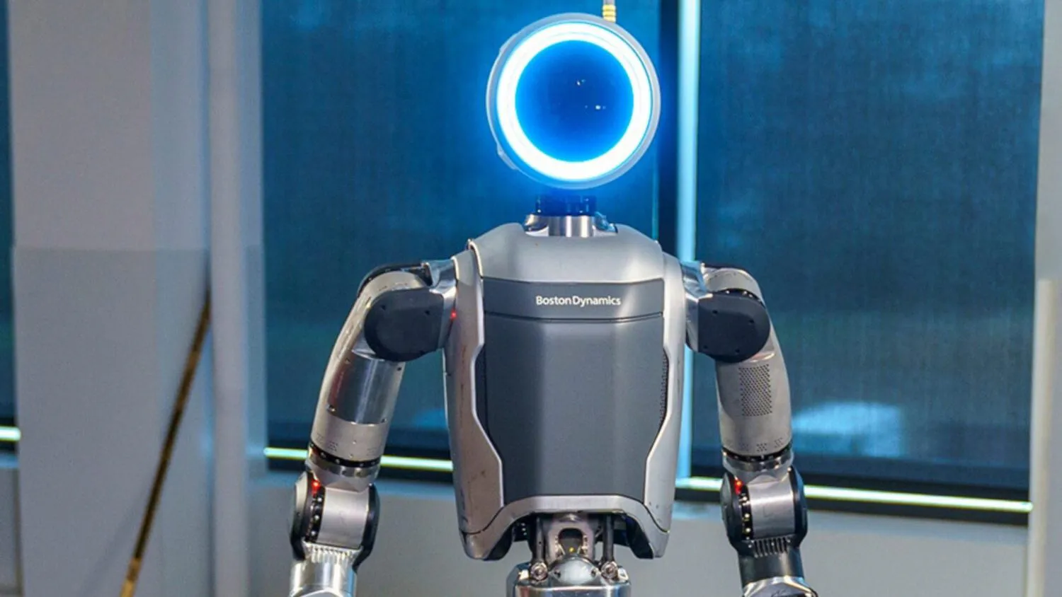 Robot Atlas od Hyundai umie grać w piłkę nożną. Mundial za rogiem – zdjęcie artykułu z Lubon.net.pl