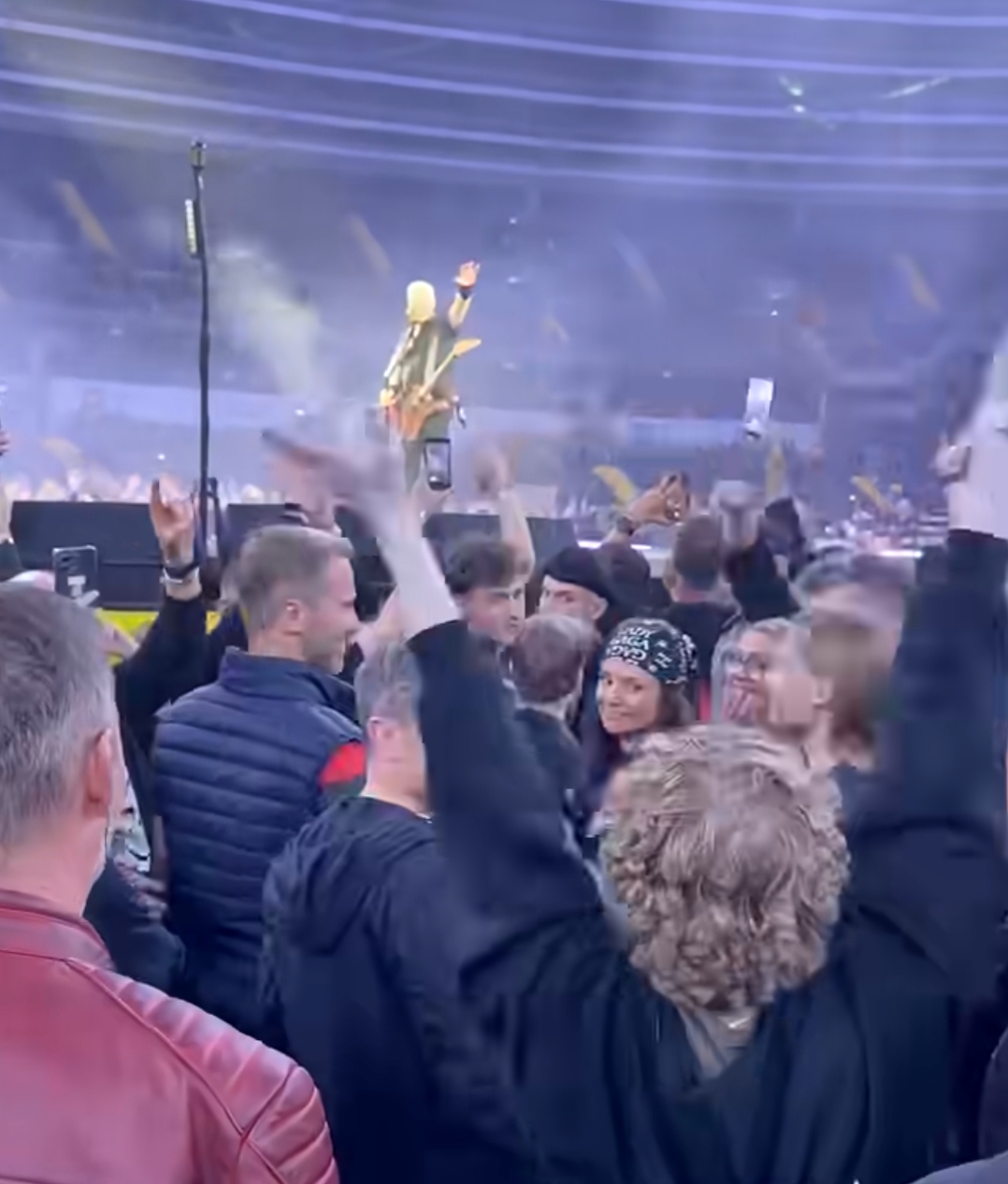 Chory na raka chłopiec spotkał się z zespołem Metallica. Ze sceny padło 'kopnij raka w tyłek' – zdjęcie artykułu z Lubon.net.pl