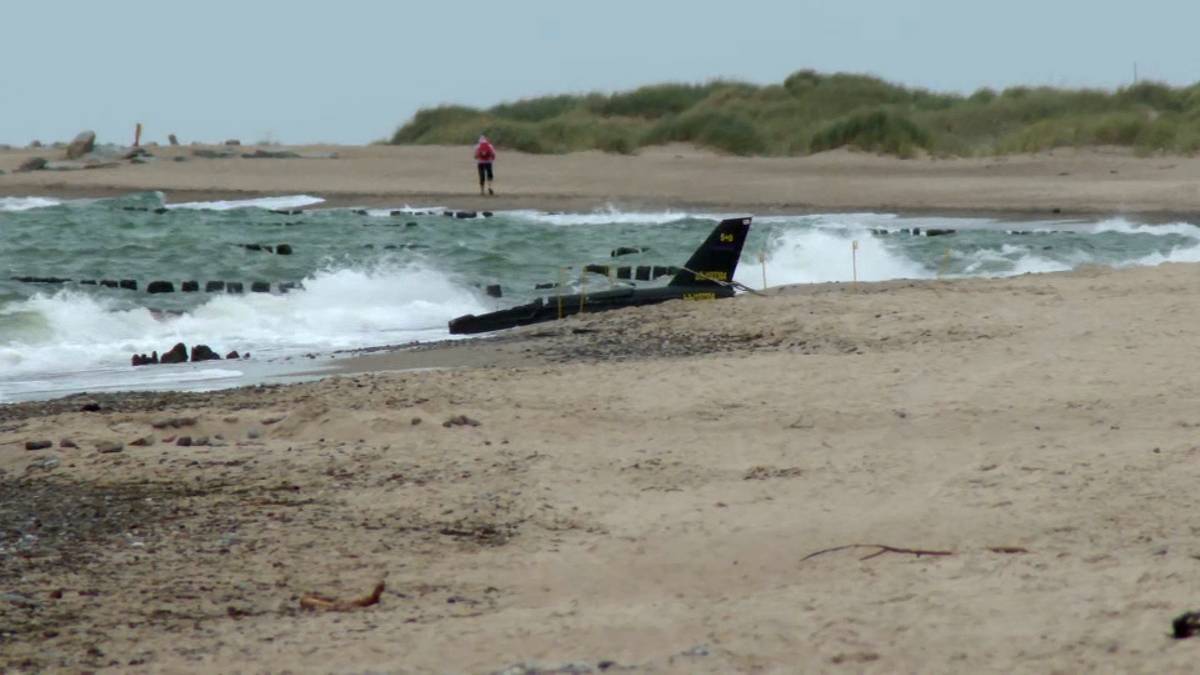 Wojskowy dron na plaży w Rusinowie. Jest ruch prokuratury – zdjęcie artykułu z Lubon.net.pl