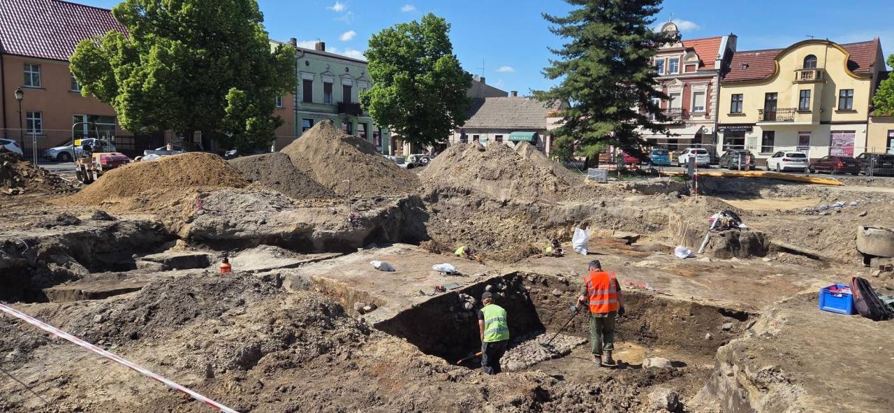 Wyjątkowe, historyczne odkrycie w podpoznańskiej gminie. "Wszystko wskazuje na to, że odkryliśmy ratusz" – zdjęcie artykułu z Lubon.net.pl