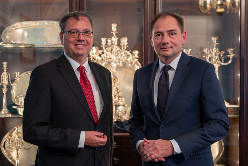 Ambasador Austrii przyjechał do Poznania. Zwrócił uwagę na infrastrukturę miasta. Spodobały mu się ścieżki rowerowe – zdjęcie artykułu z Lubon.net.pl