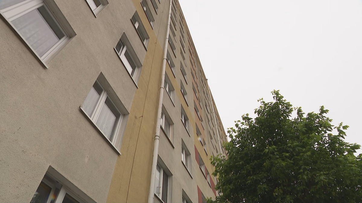 Dziewczynka wypadła z okna na 11. piętrze. Lekarze przekazali nowe informacje – zdjęcie artykułu z Lubon.net.pl