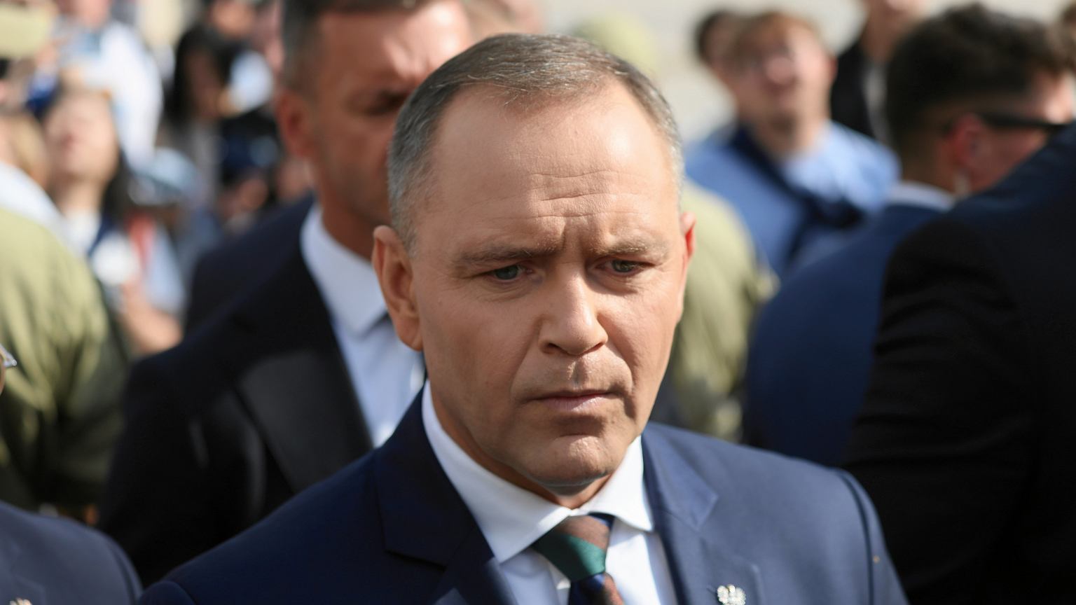 Nawrocki traci zaufanie w zawrotnym tempie. Ściga go Sikorski [SONDAŻ] – zdjęcie artykułu z Lubon.net.pl