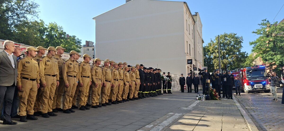 Hołd dla poległych strażaków w Poznaniu – zdjęcie artykułu z Lubon.net.pl