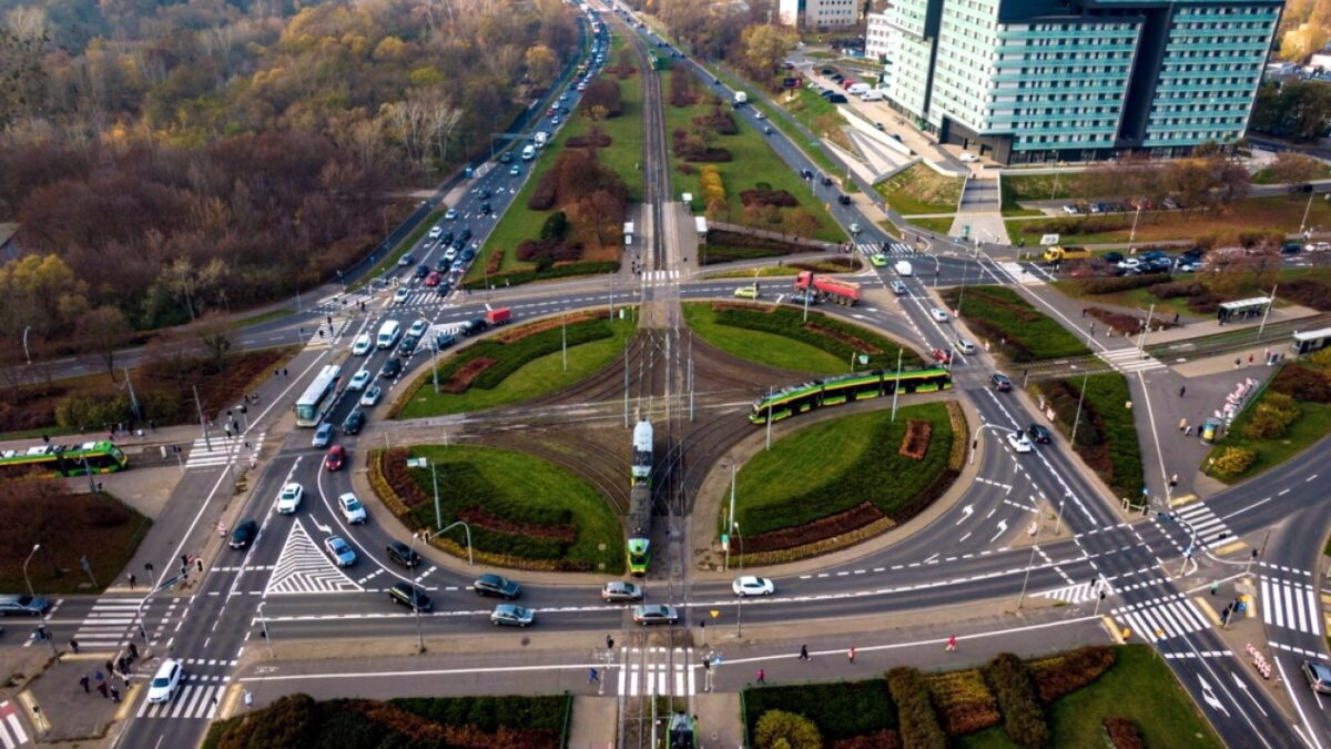 Utrudnienia w ruchu tramwajowym w Poznaniu. Nowe remonty i autobusy zastępcze – zdjęcie artykułu z Lubon.net.pl