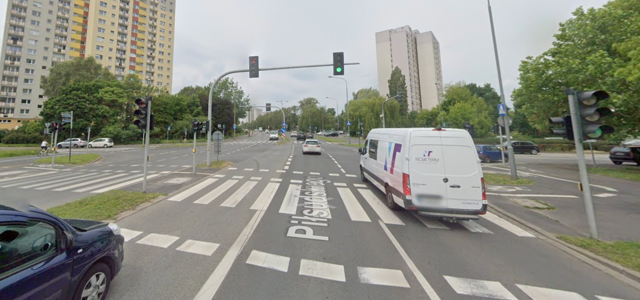Zderzenie dwóch aut na Ratajach. Dwie osoby ranne, zmiany tras autobusów – zdjęcie artykułu z Lubon.net.pl