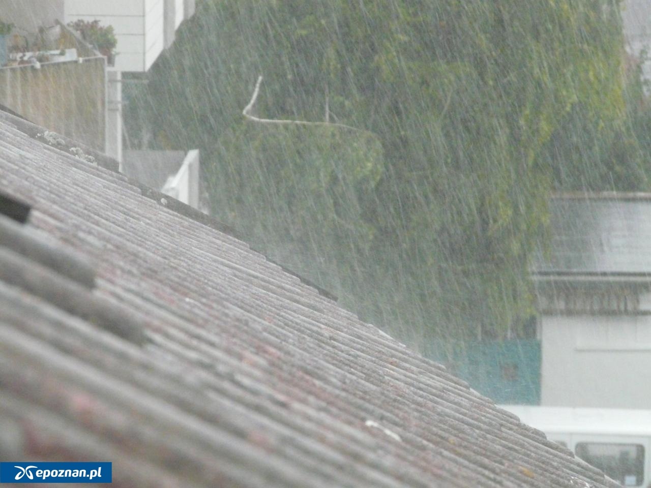 Kolejne ostrzeżenie meteo dla regionu! Mamy jesień w środku lata – zdjęcie artykułu z Lubon.net.pl