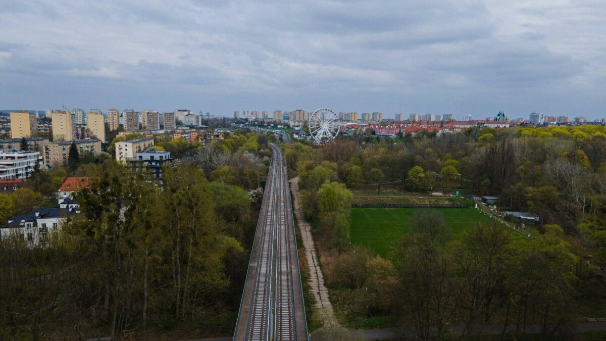 Milionowe koszty uzupełnienia ścieżki rowerowej przy ulicy Piątkowskiej – zdjęcie artykułu z Lubon.net.pl