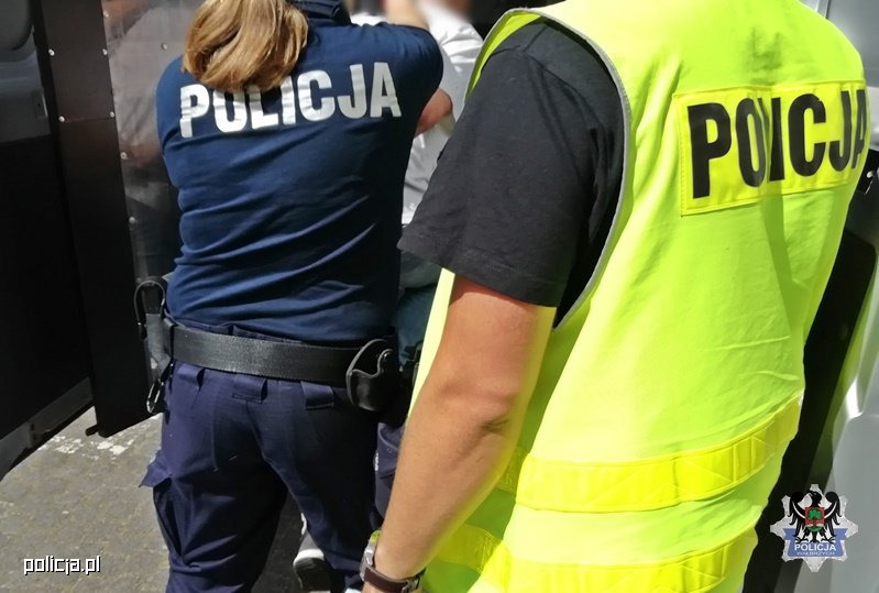 Region. Zaczęło się od zawiadomienia, które wpłynęło od byłej partnerki. 32-latek został deportowany – zdjęcie artykułu z Lubon.net.pl