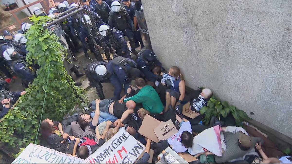 Starcie policji z protestującymi. Nowe informacje ws. eksmisji w Poznaniu – zdjęcie artykułu z Lubon.net.pl
