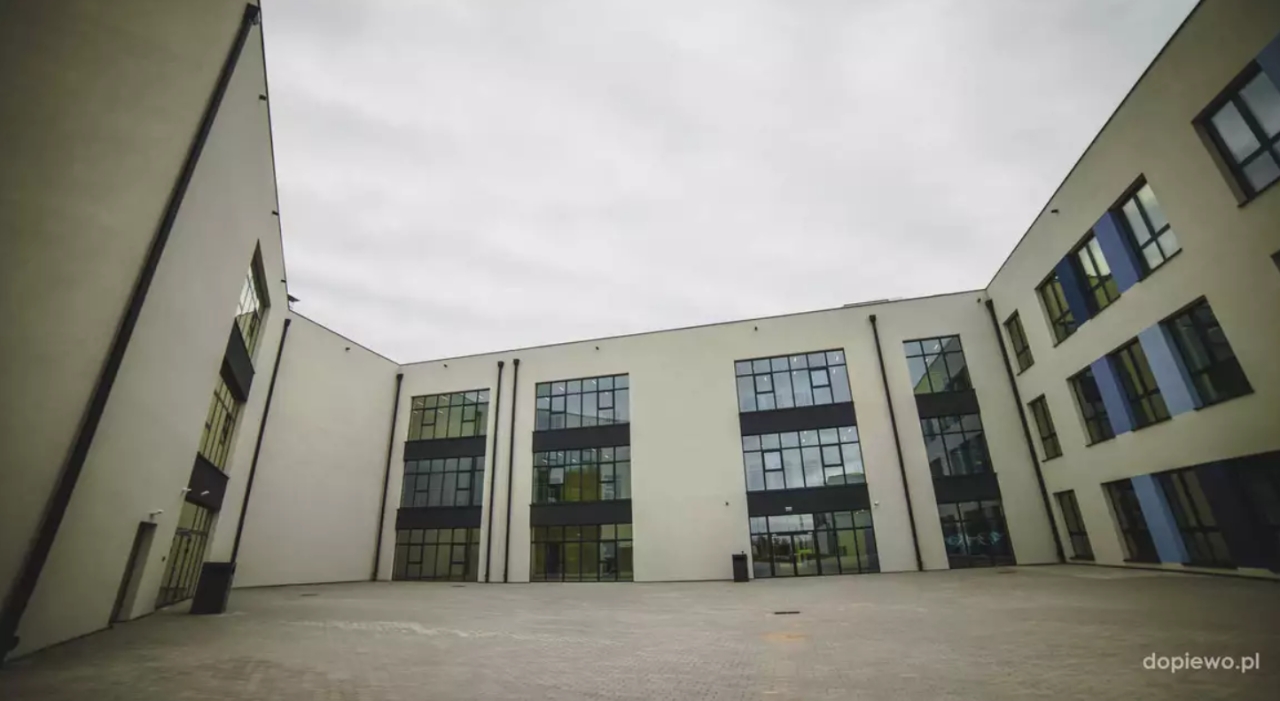Podpoznańska szkoła się rozrosła. Zyskała miejsce dla 600 kolejnych uczniów – zdjęcie artykułu z Lubon.net.pl