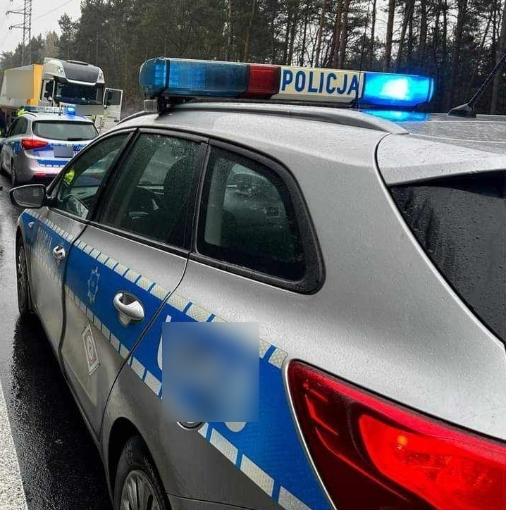 Kraksa na S5. Zderzyły się samochody osobowe z ciężarowym – zdjęcie artykułu z Lubon.net.pl