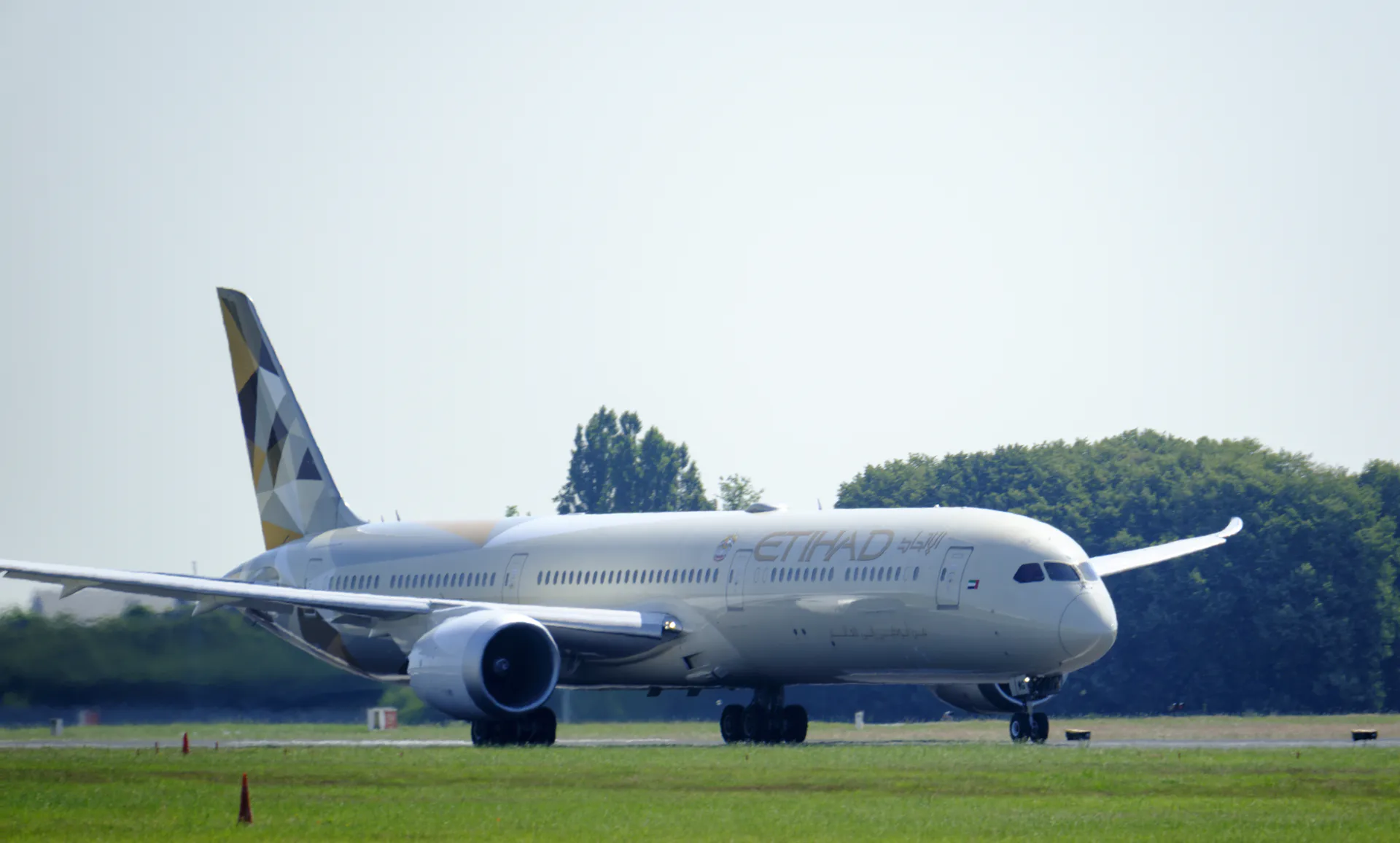 Boeing 787 Dreamliner i problem "na grubość włosa". Skąd wstrzymanie dostaw? – zdjęcie artykułu z Lubon.net.pl