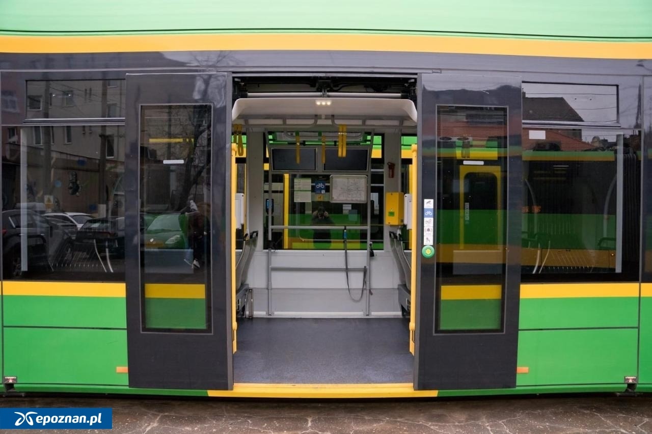 Problemy komunikacyjne na Grunwaldzie. Z tramwaju wypadł silnik! – zdjęcie artykułu z Lubon.net.pl