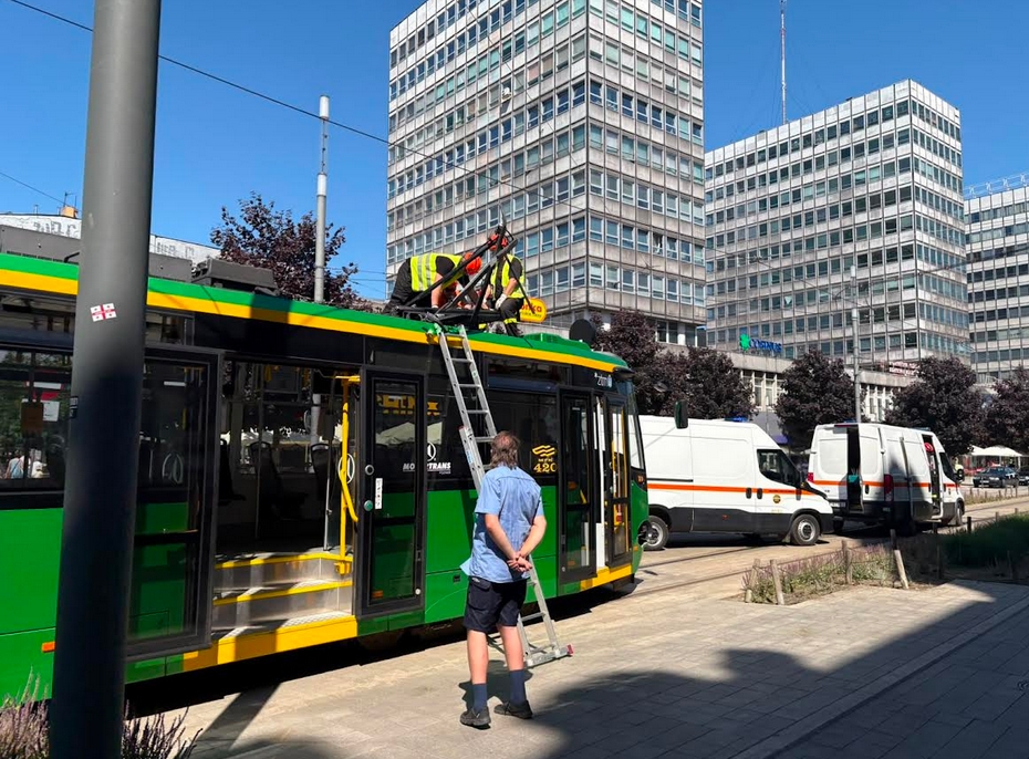 Tramwaje stanęły w samym centrum miasta! – zdjęcie artykułu z Lubon.net.pl